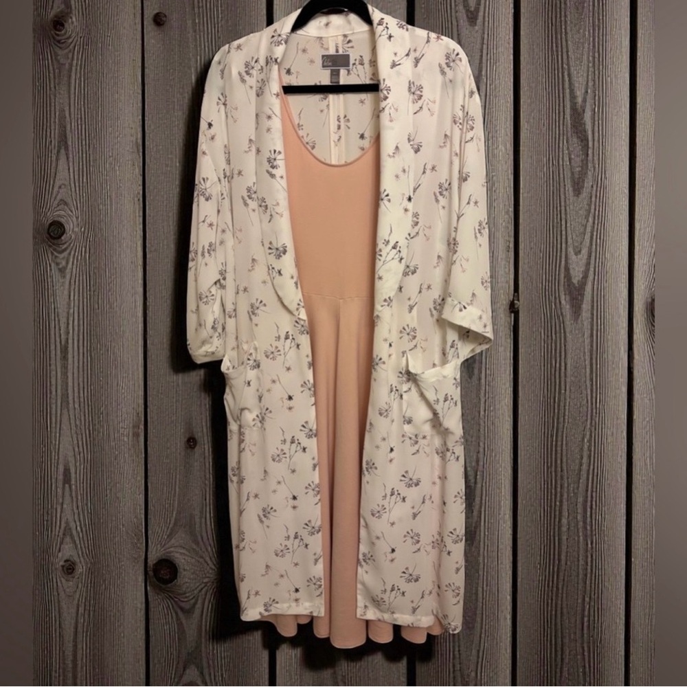 Chelsea28 Floral Print Women's Duster. In a M/L size. NWOT